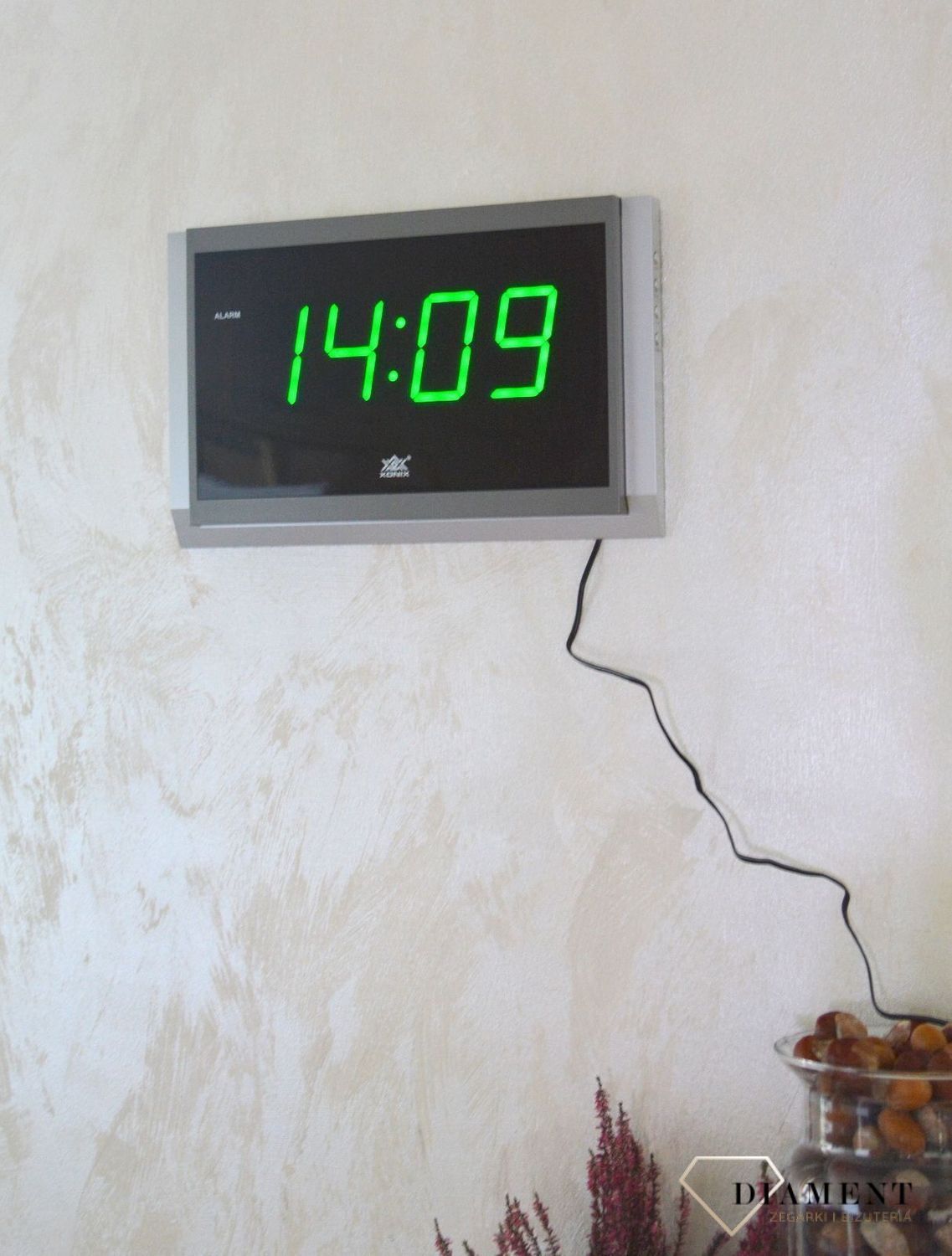 Zegar cyfrowy z zasilaniem sieciowym i wyświetlaczem i alarmem XONIX 2502. Zegar z dużymi cyframi na prąd. Zegar cyfrowy na ścianę.-001.jpg